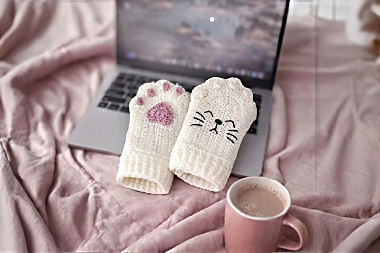 Cute Winter Cat Crochet Bundle: Earmuffs & Paw Gloves